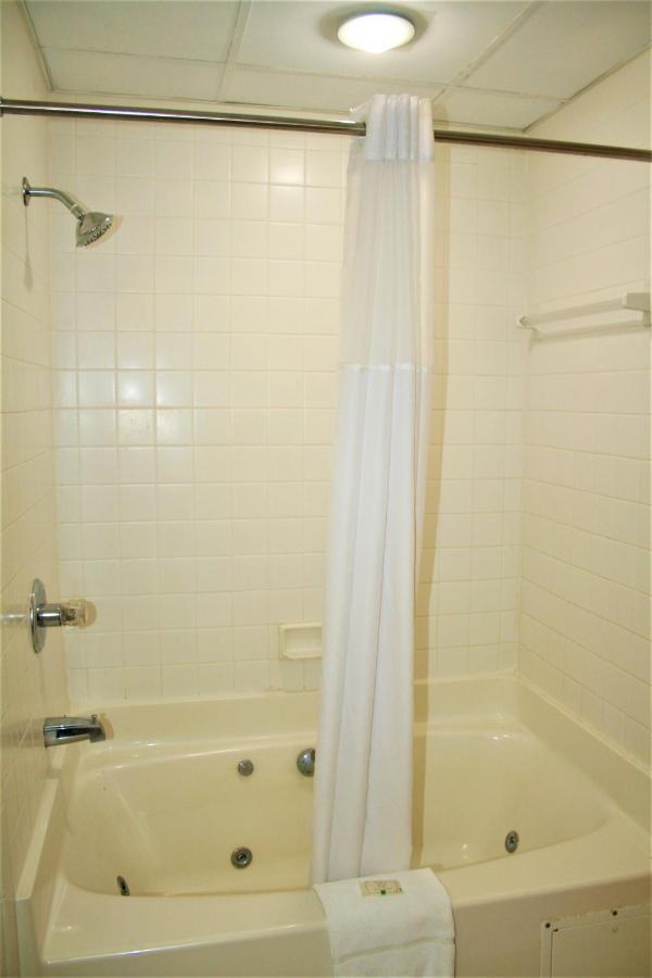 Quality Inn & Suites Kearneysville - Martinsburg Eksteriør billede