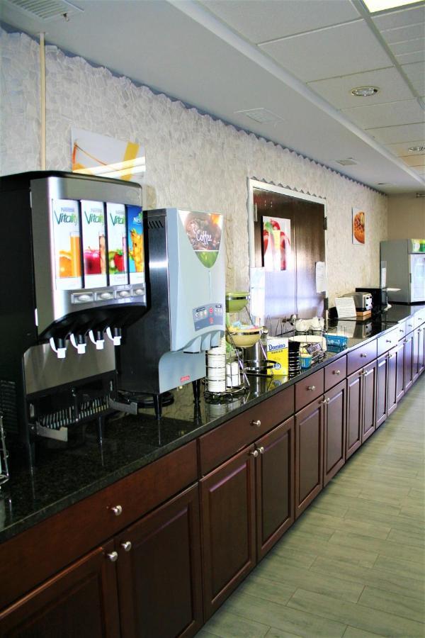 Quality Inn & Suites Kearneysville - Martinsburg Eksteriør billede