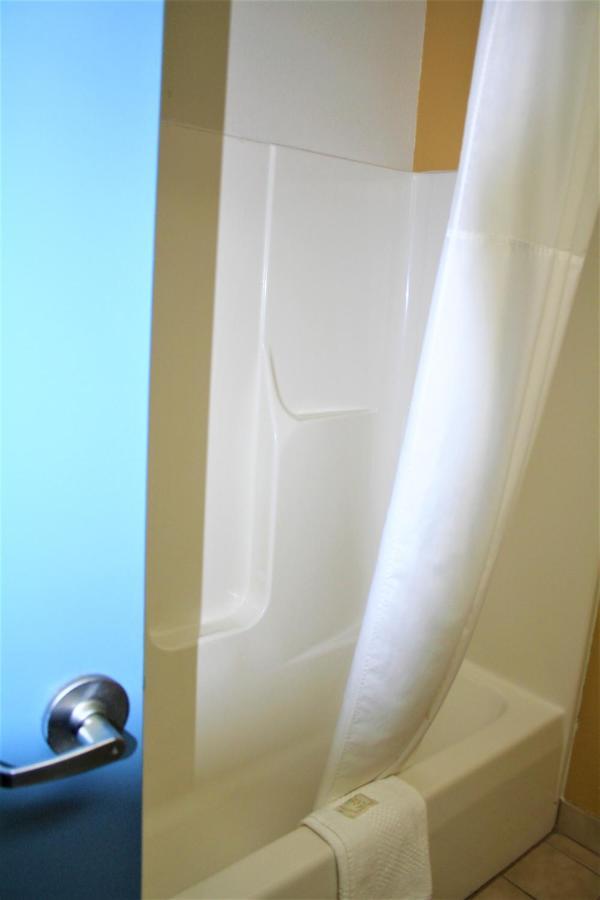 Quality Inn & Suites Kearneysville - Martinsburg Eksteriør billede