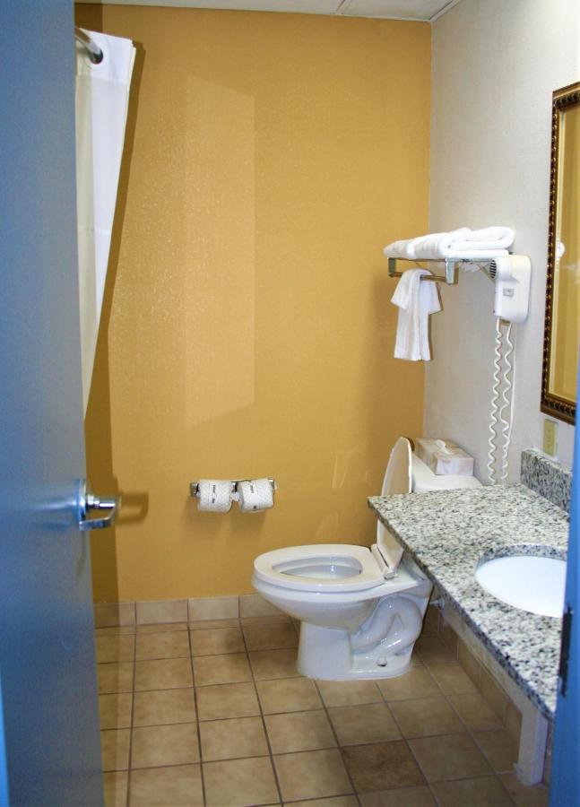 Quality Inn & Suites Kearneysville - Martinsburg Eksteriør billede