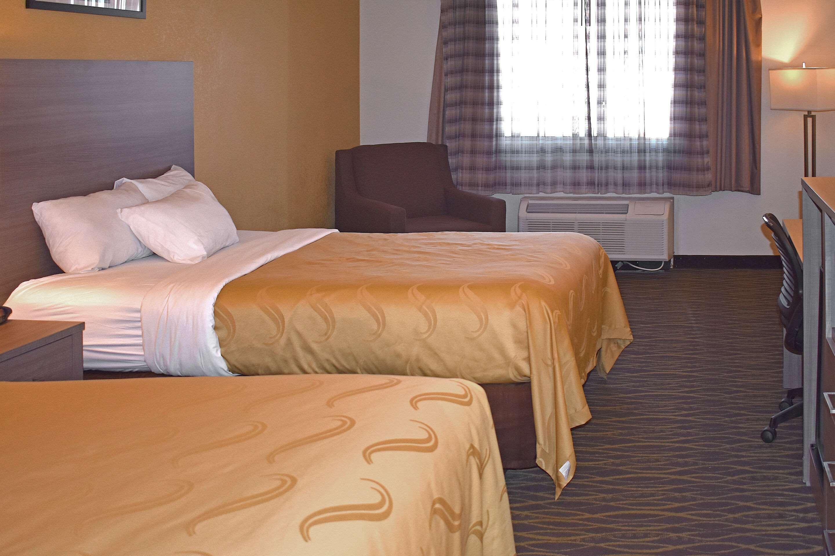 Quality Inn & Suites Kearneysville - Martinsburg Eksteriør billede