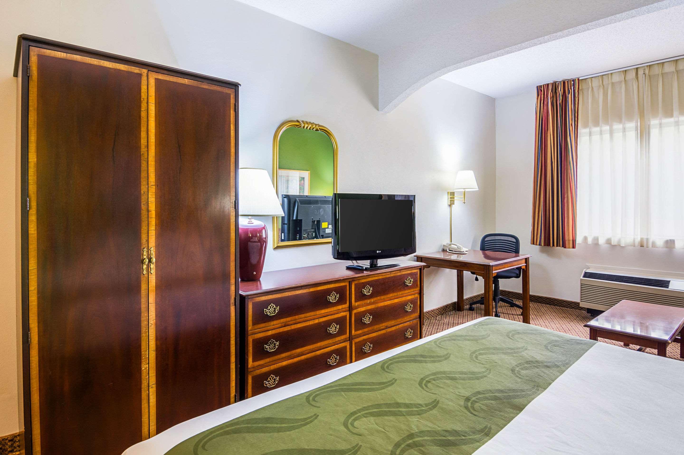 Quality Inn & Suites Kearneysville - Martinsburg Eksteriør billede
