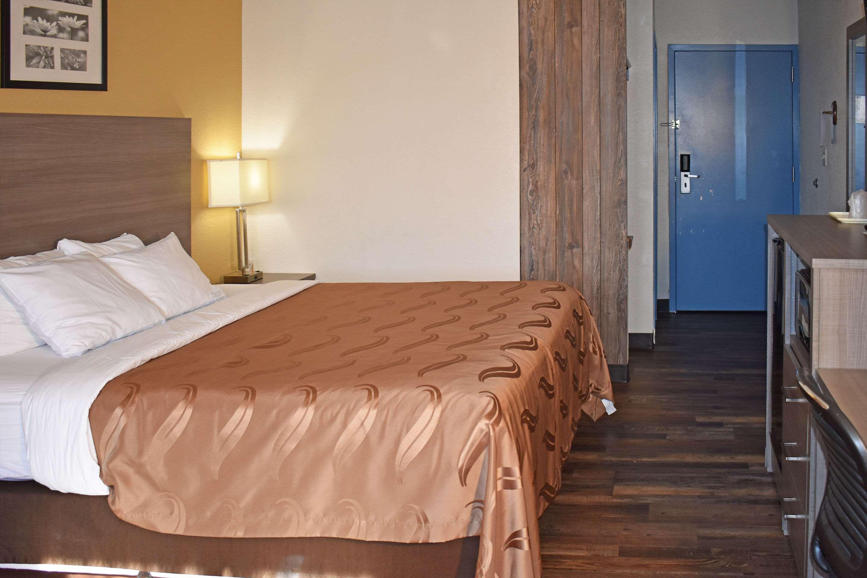 Quality Inn & Suites Kearneysville - Martinsburg Eksteriør billede