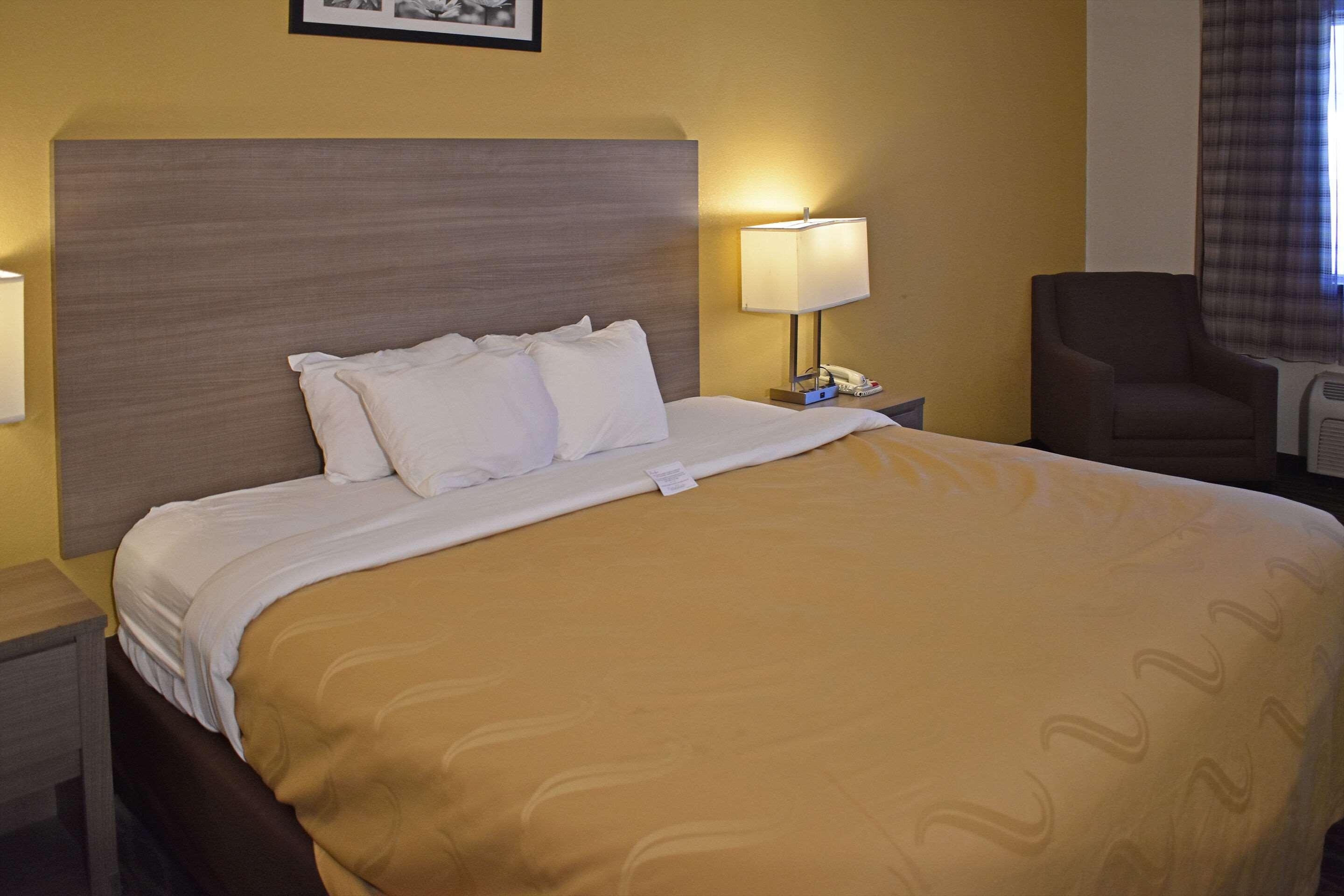 Quality Inn & Suites Kearneysville - Martinsburg Eksteriør billede