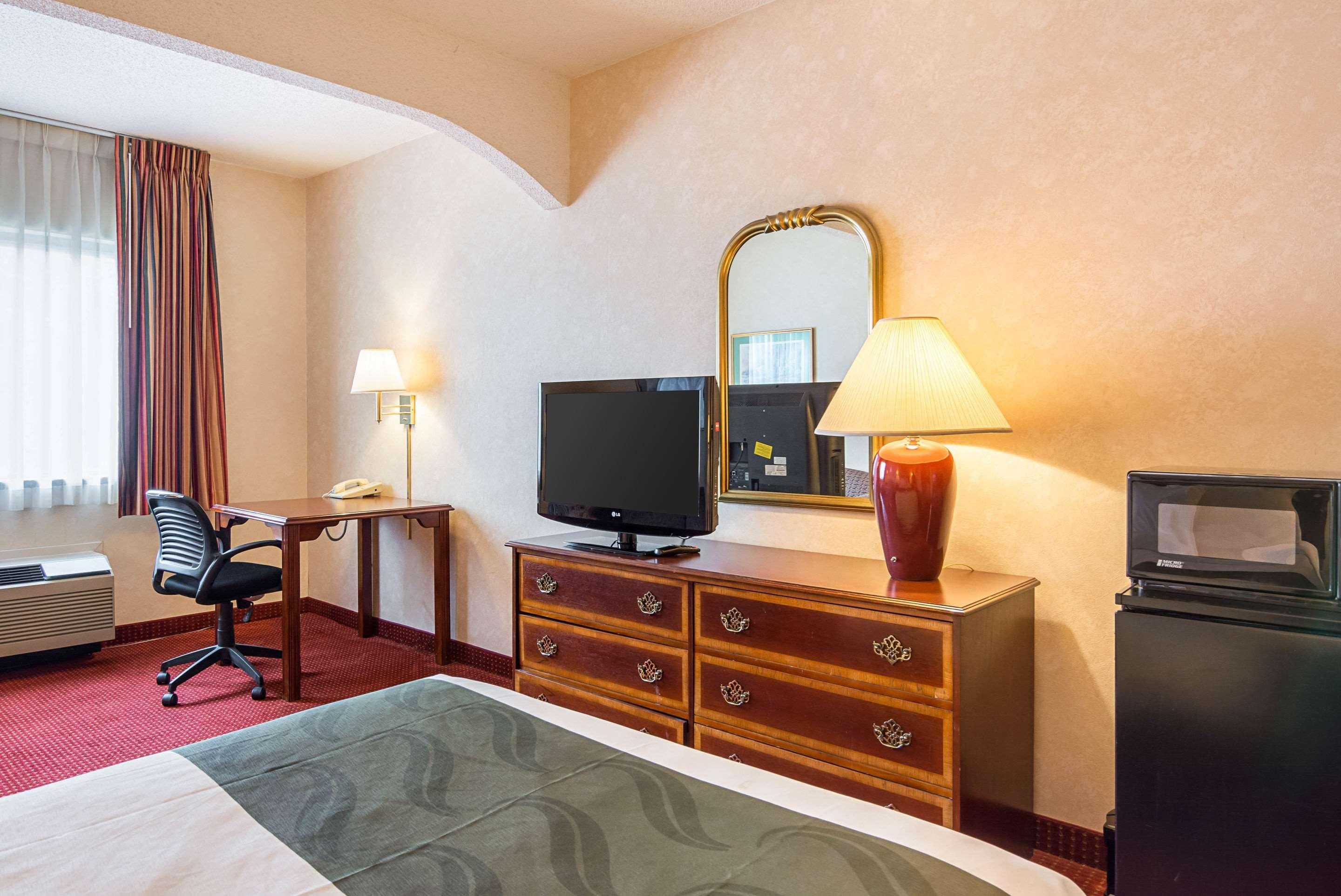 Quality Inn & Suites Kearneysville - Martinsburg Eksteriør billede