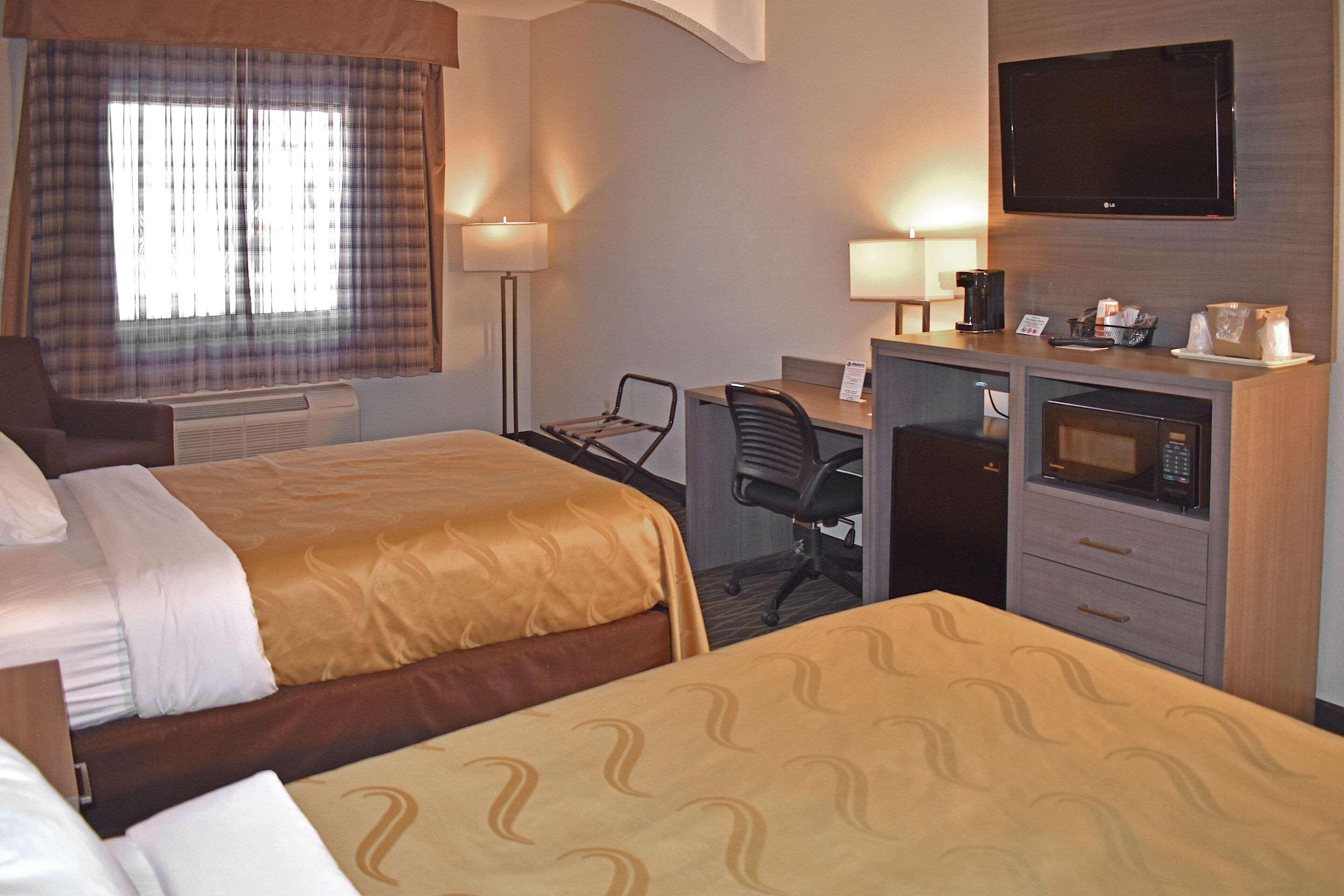 Quality Inn & Suites Kearneysville - Martinsburg Eksteriør billede