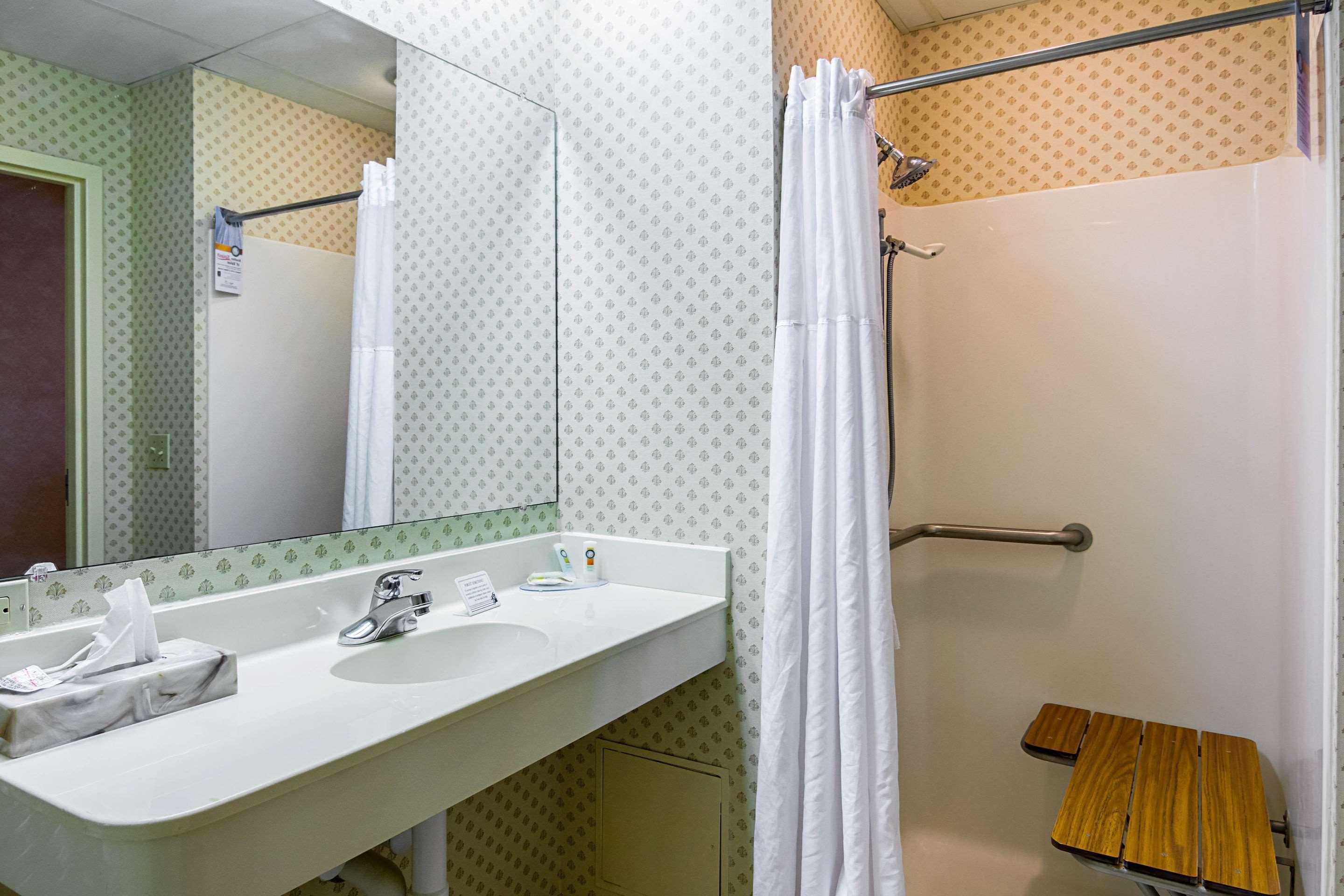 Quality Inn & Suites Kearneysville - Martinsburg Eksteriør billede