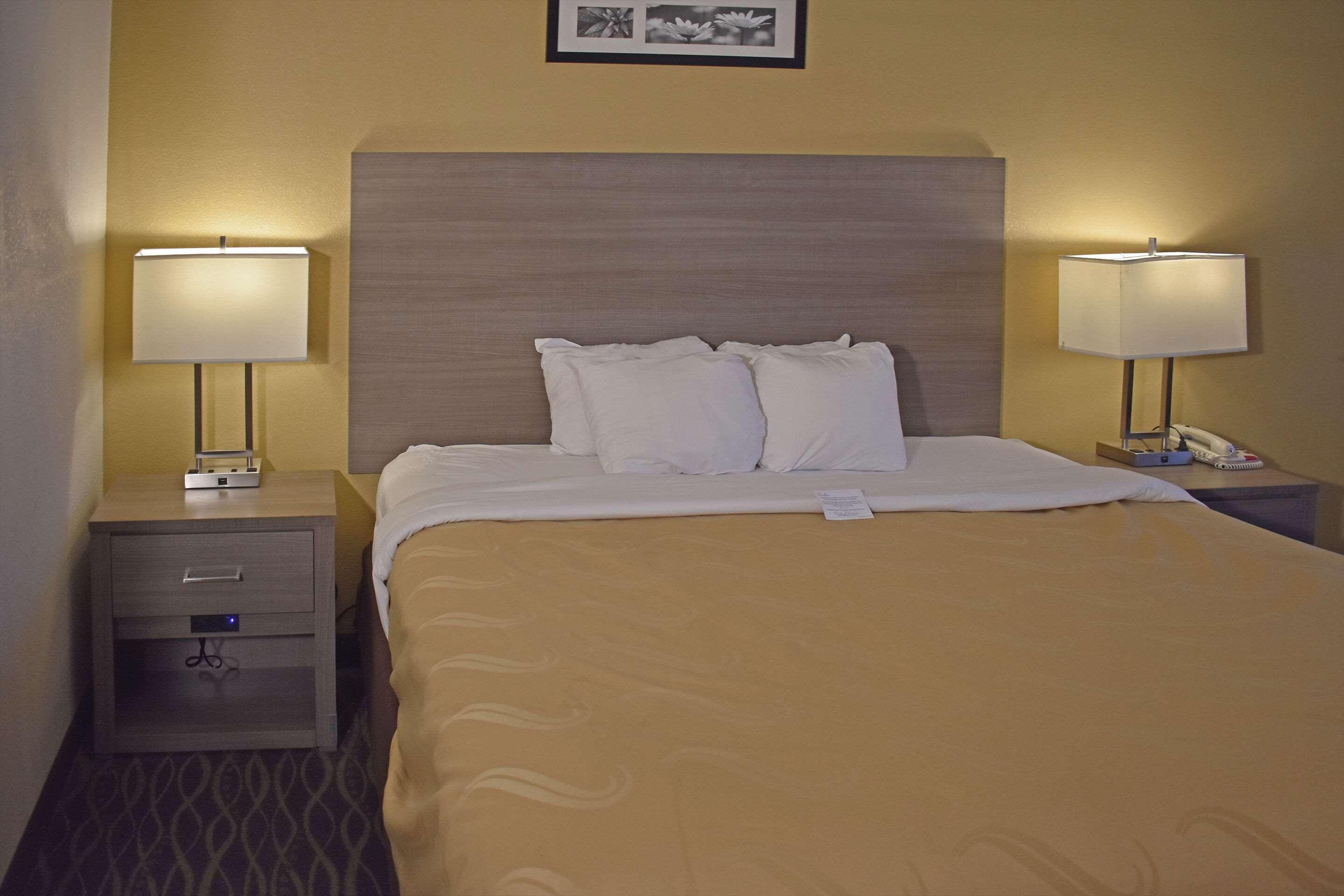 Quality Inn & Suites Kearneysville - Martinsburg Eksteriør billede