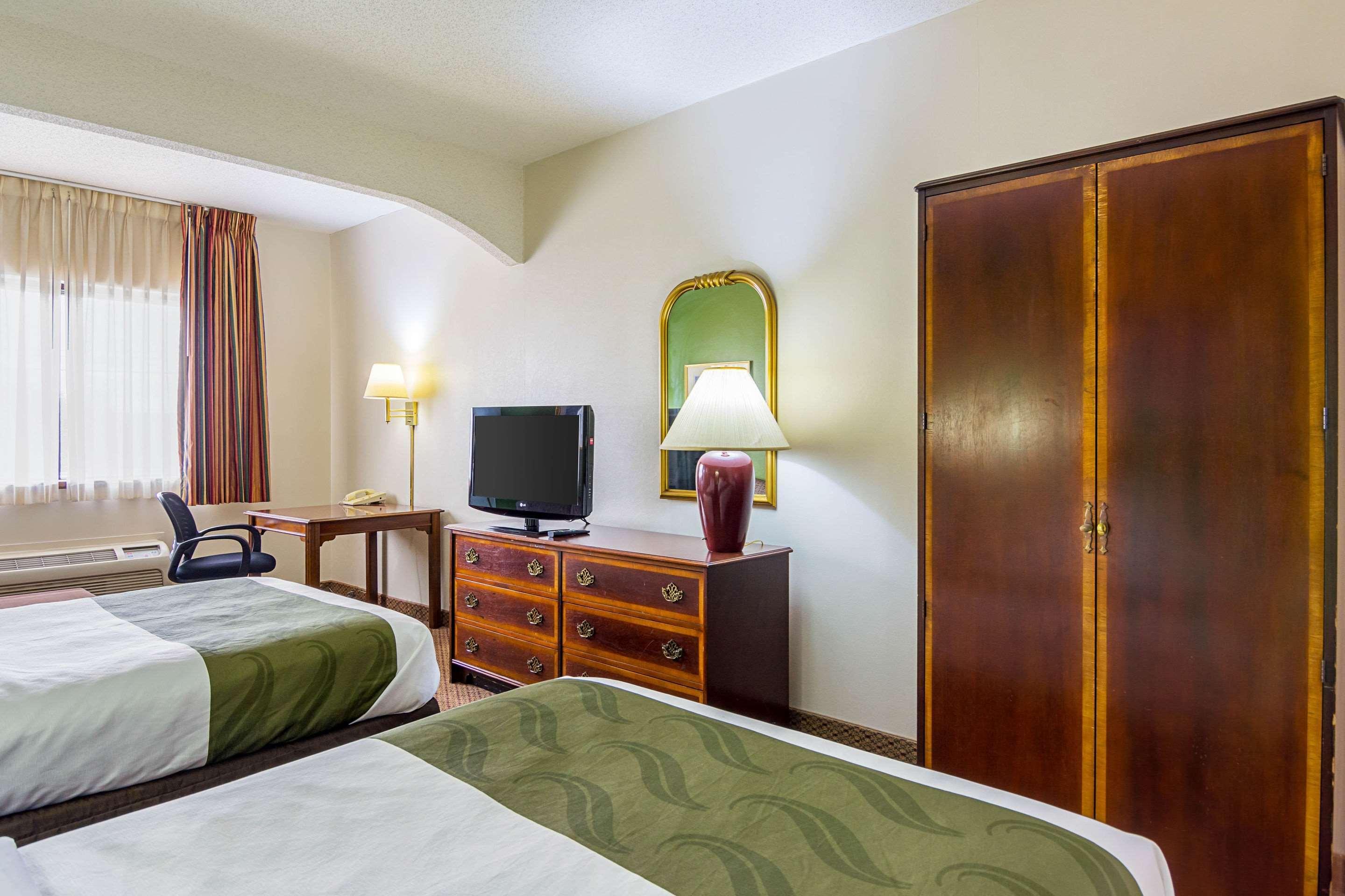 Quality Inn & Suites Kearneysville - Martinsburg Eksteriør billede