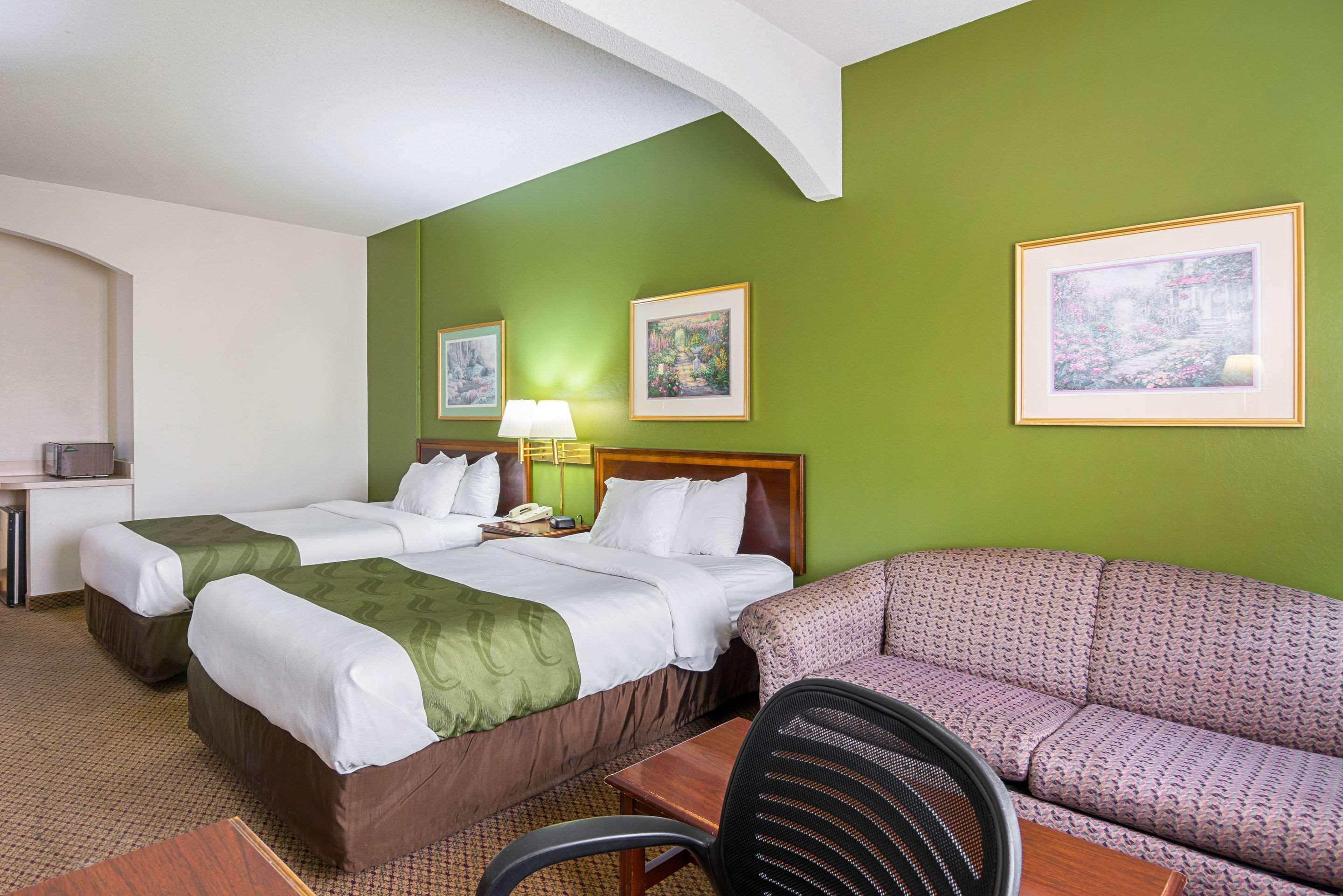 Quality Inn & Suites Kearneysville - Martinsburg Eksteriør billede