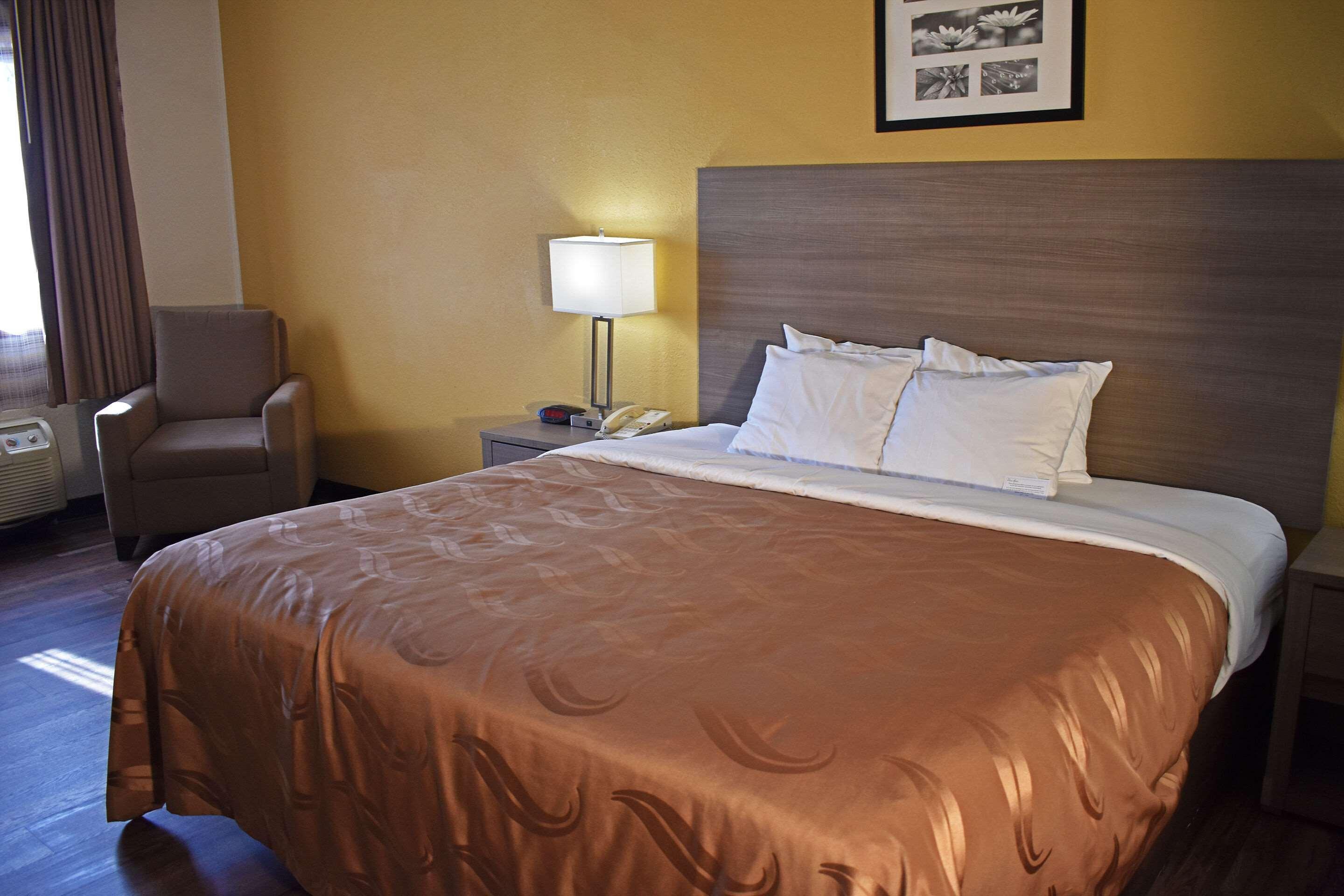 Quality Inn & Suites Kearneysville - Martinsburg Eksteriør billede