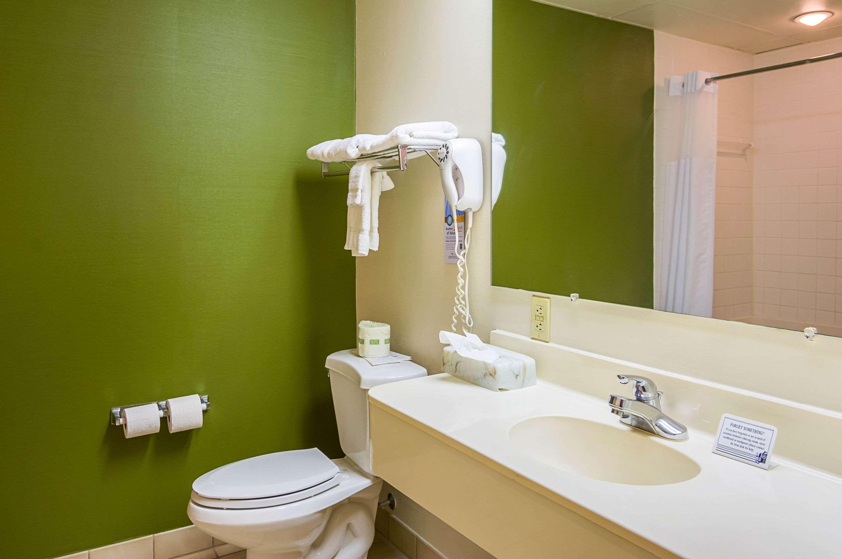 Quality Inn & Suites Kearneysville - Martinsburg Eksteriør billede