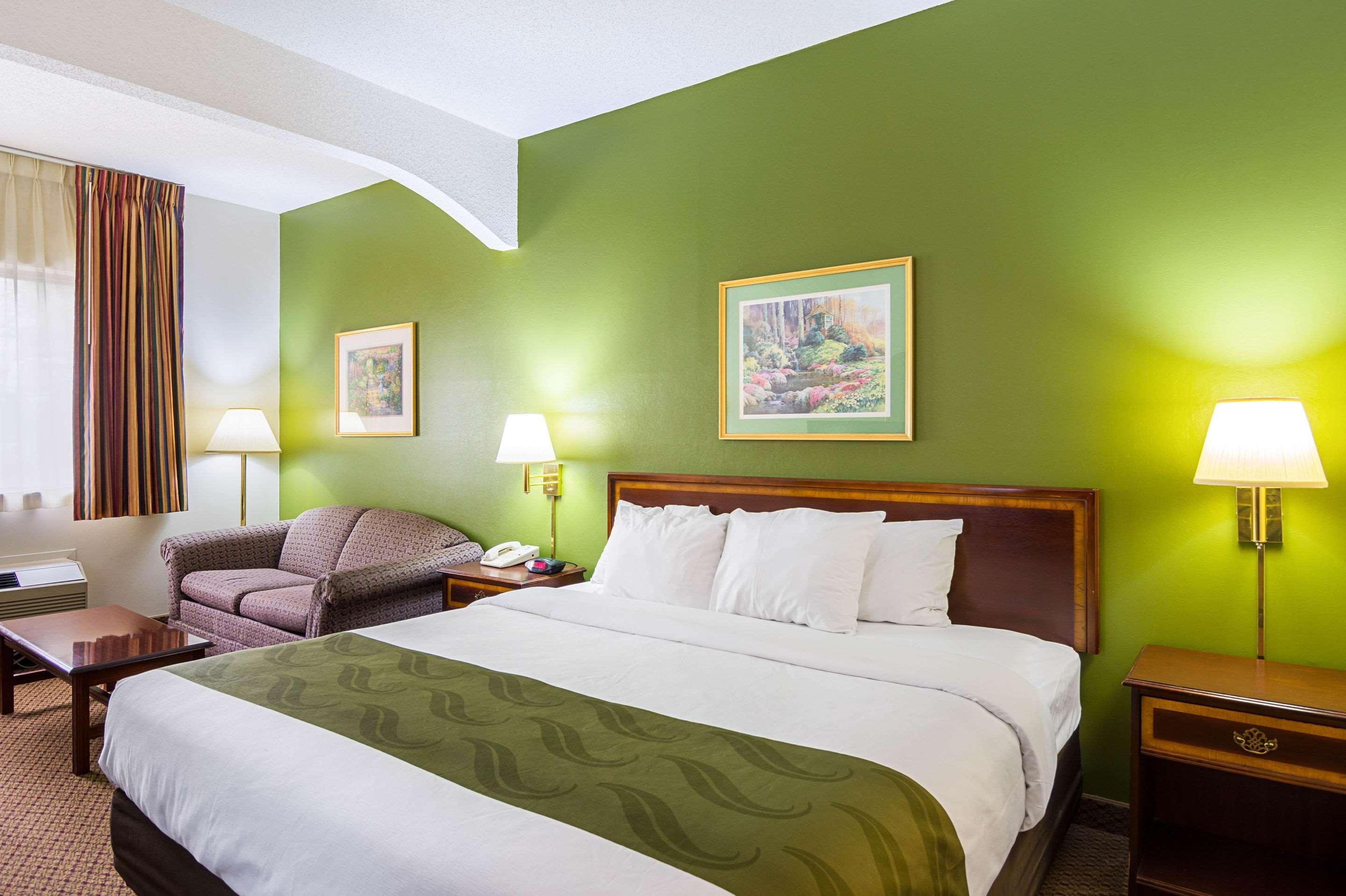 Quality Inn & Suites Kearneysville - Martinsburg Eksteriør billede