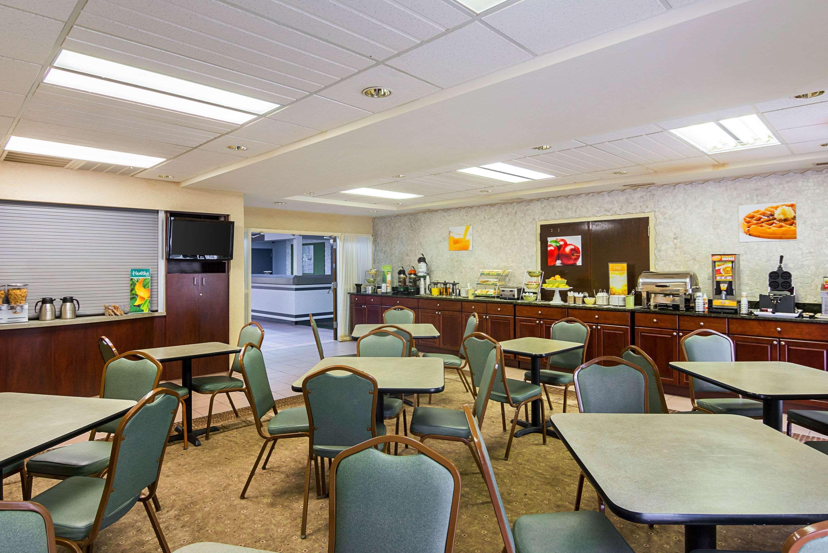 Quality Inn & Suites Kearneysville - Martinsburg Eksteriør billede