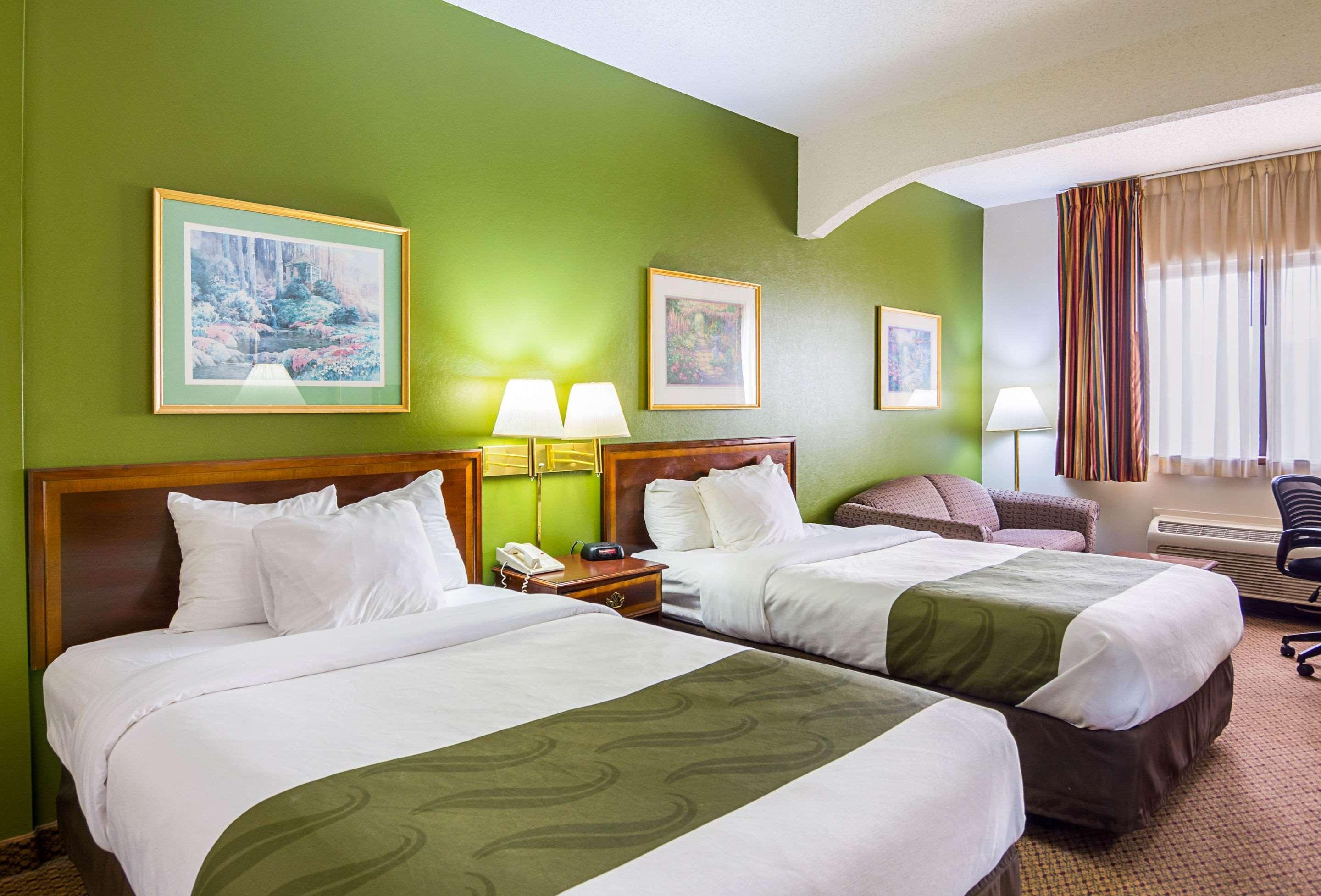 Quality Inn & Suites Kearneysville - Martinsburg Eksteriør billede