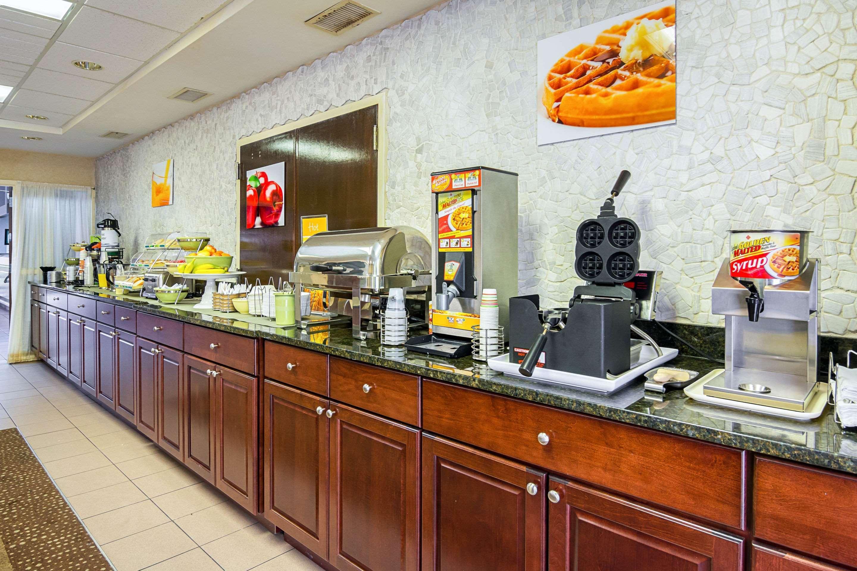 Quality Inn & Suites Kearneysville - Martinsburg Eksteriør billede