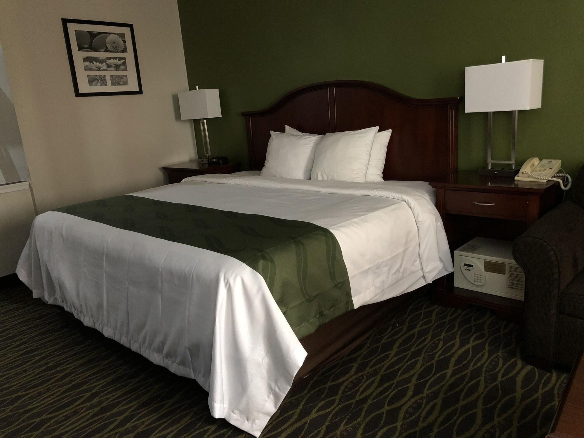 Quality Inn & Suites Kearneysville - Martinsburg Eksteriør billede