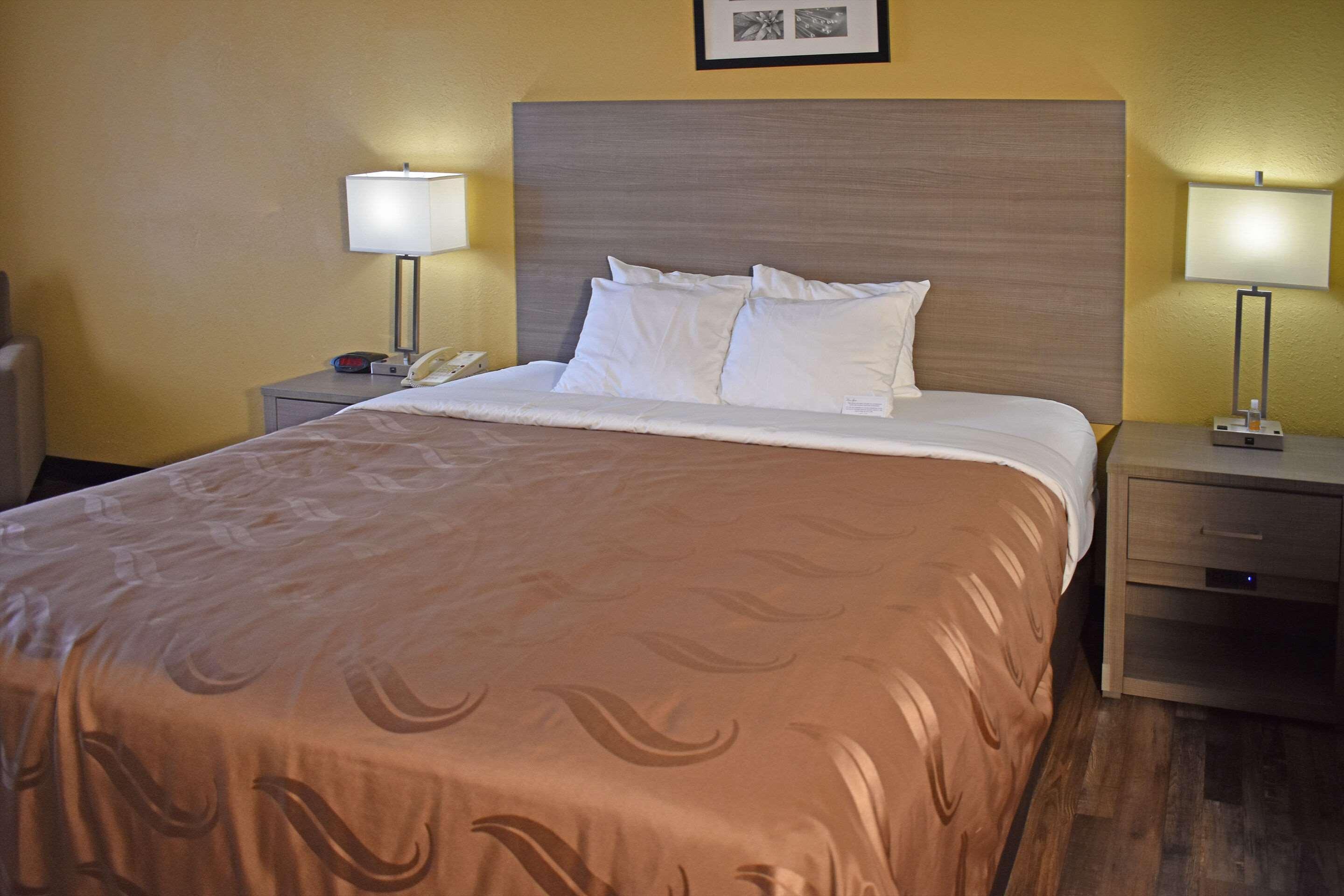 Quality Inn & Suites Kearneysville - Martinsburg Eksteriør billede