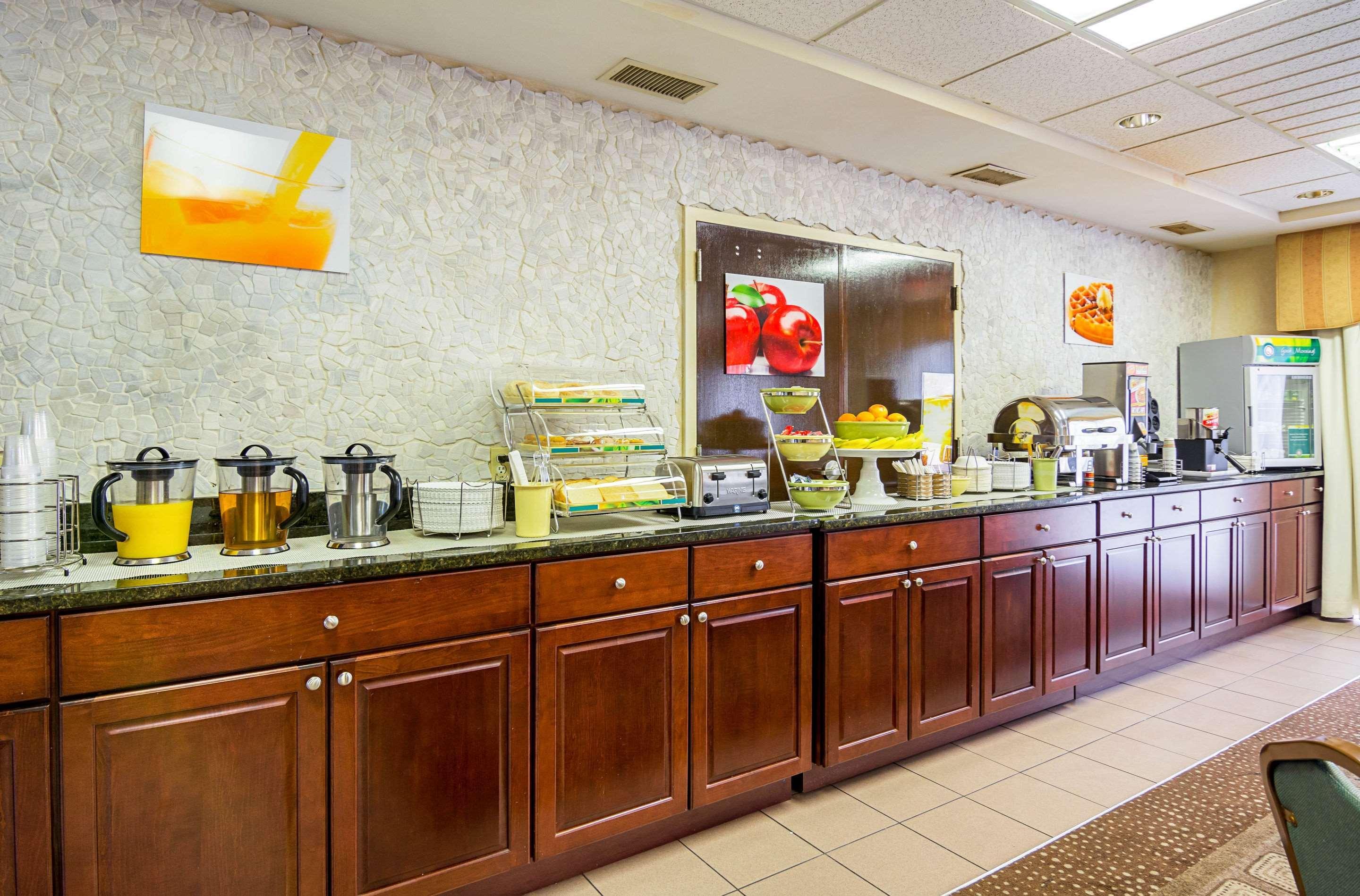 Quality Inn & Suites Kearneysville - Martinsburg Eksteriør billede