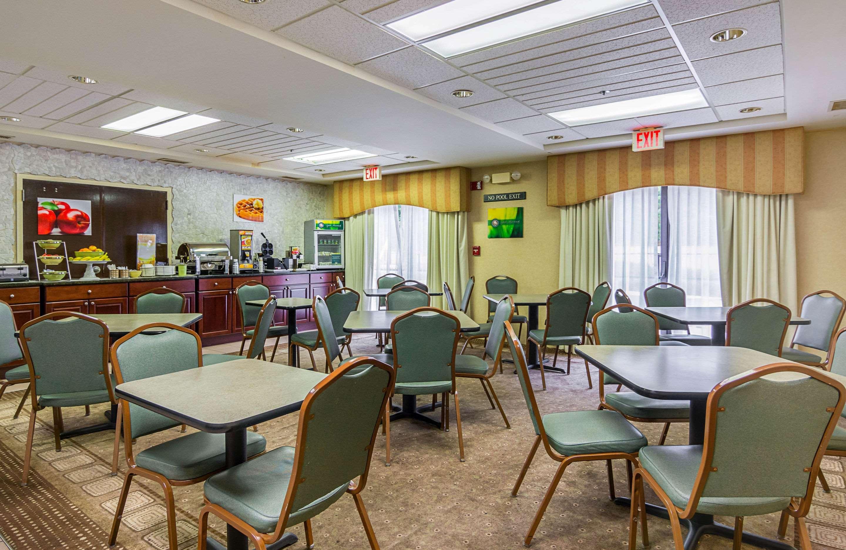 Quality Inn & Suites Kearneysville - Martinsburg Eksteriør billede