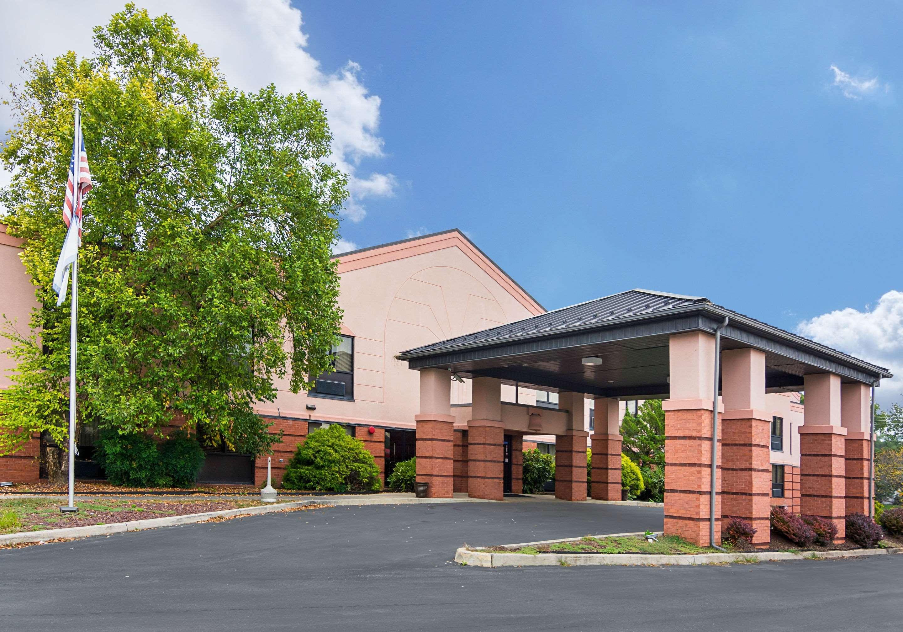 Quality Inn & Suites Kearneysville - Martinsburg Eksteriør billede