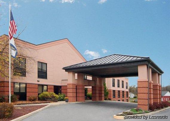 Quality Inn & Suites Kearneysville - Martinsburg Eksteriør billede