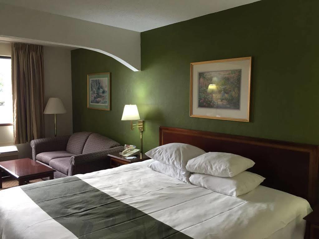 Quality Inn & Suites Kearneysville - Martinsburg Eksteriør billede