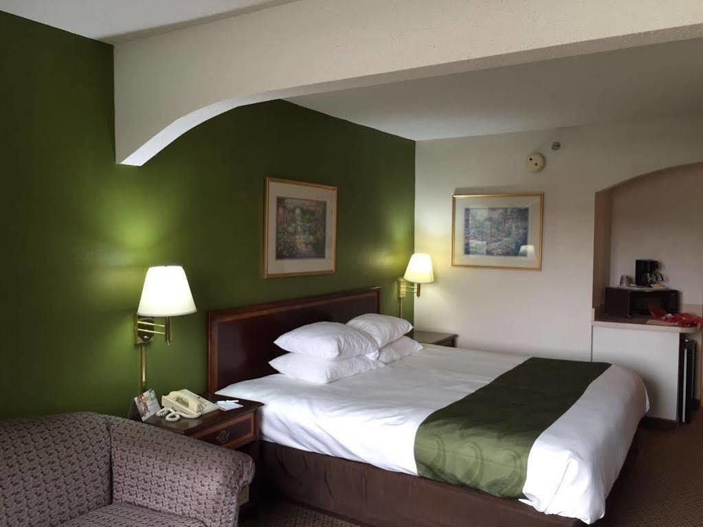 Quality Inn & Suites Kearneysville - Martinsburg Eksteriør billede